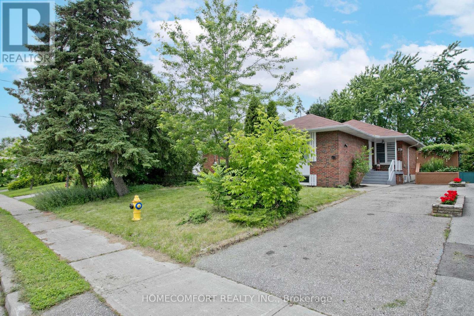 19 BEACHAM CRESCENT - 29