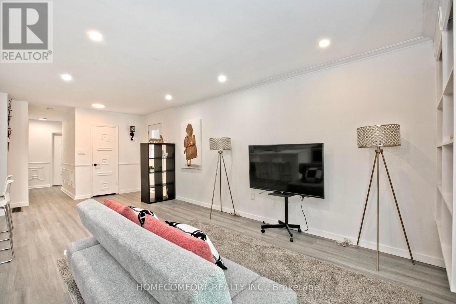 19 BEACHAM CRESCENT - 9