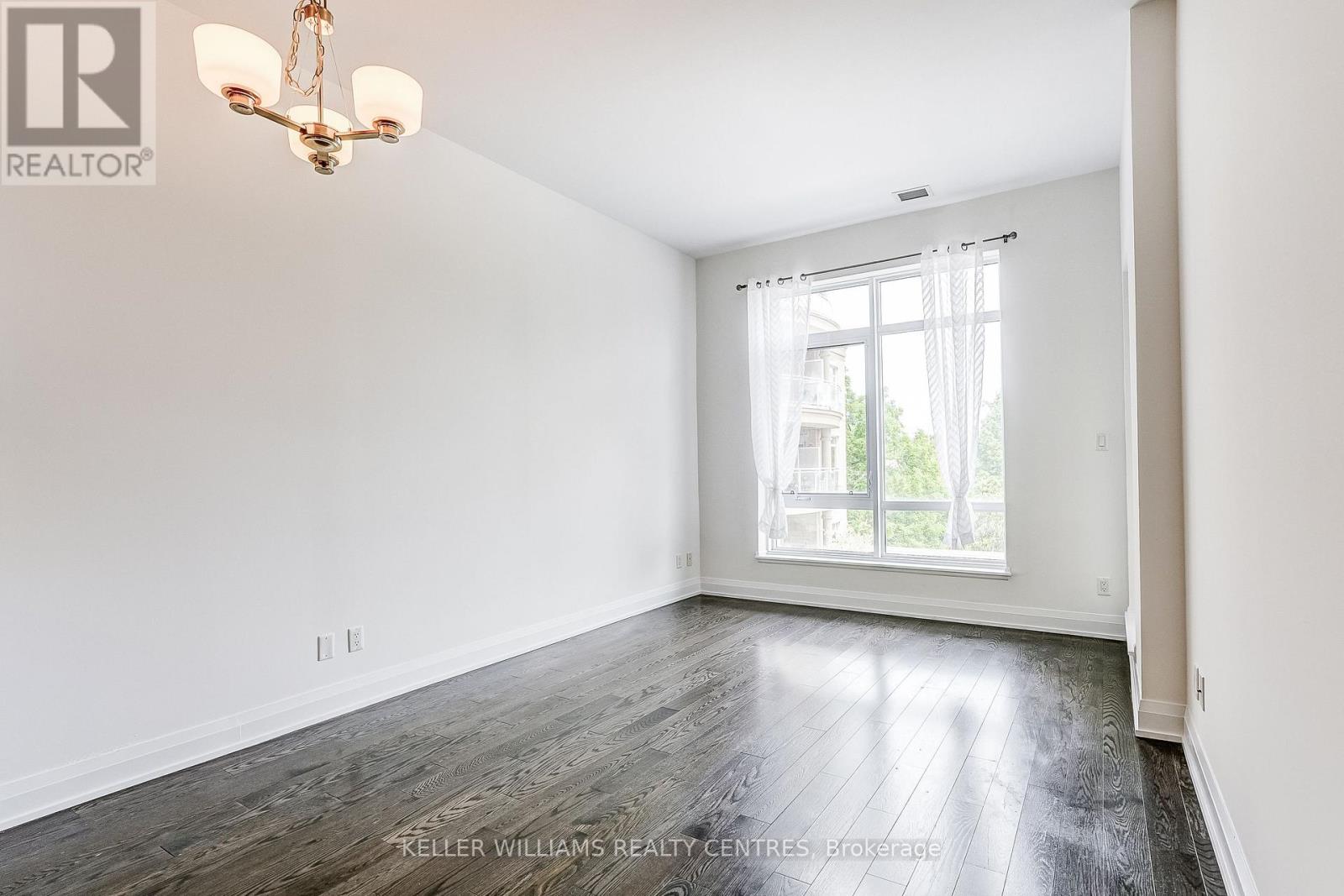 #317 15277 YONGE STREET - 18