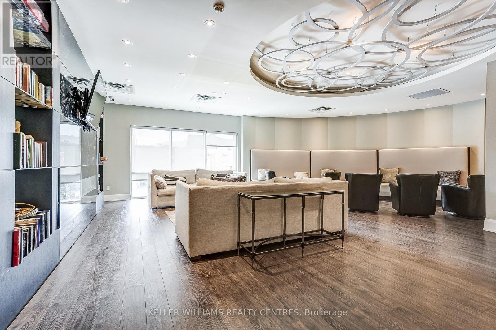 #317 15277 YONGE STREET - 31