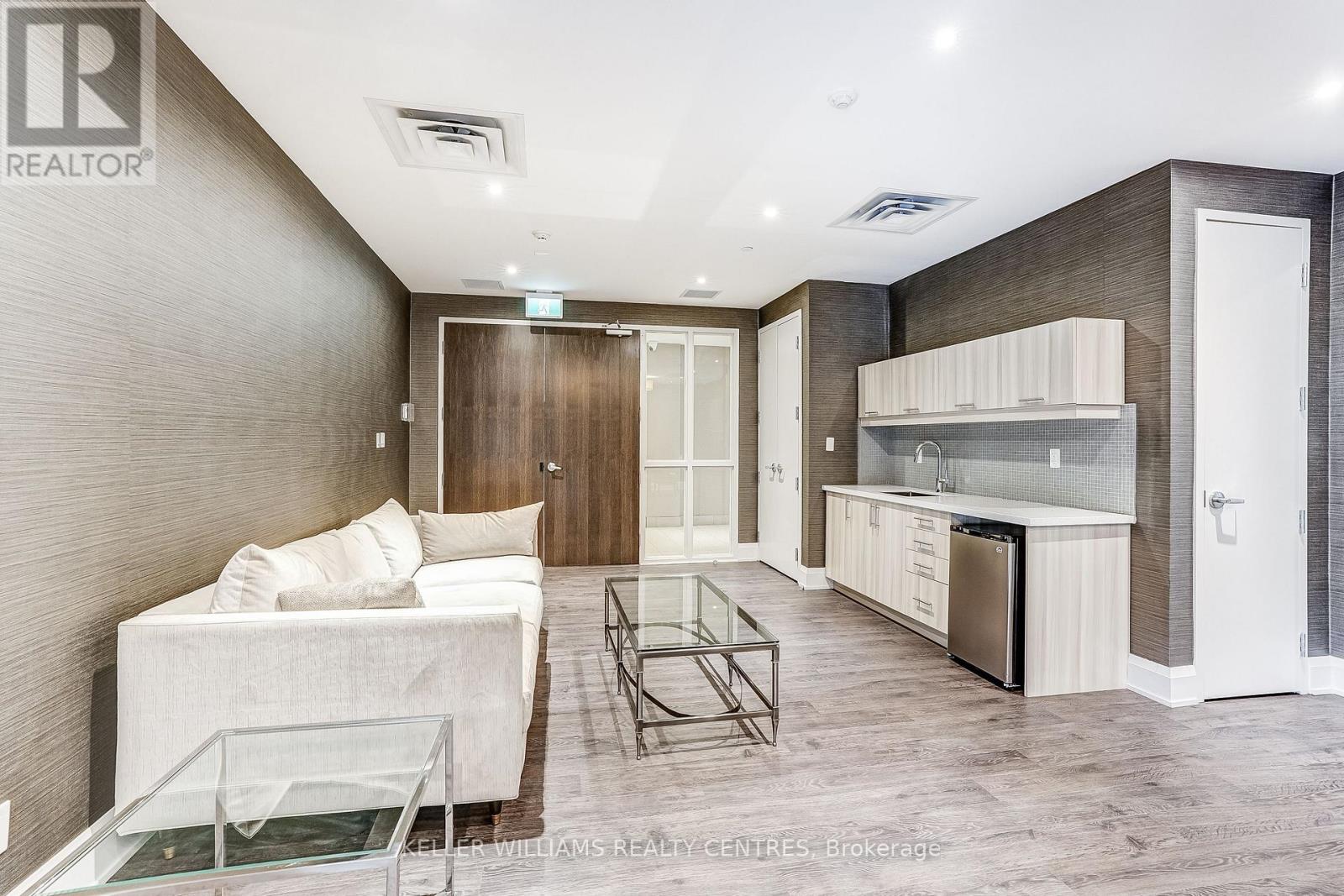 #317 15277 YONGE STREET - 35