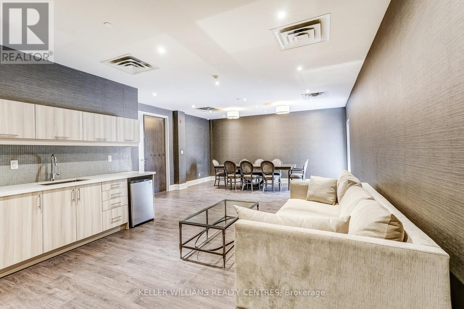 #317 15277 YONGE STREET - 36
