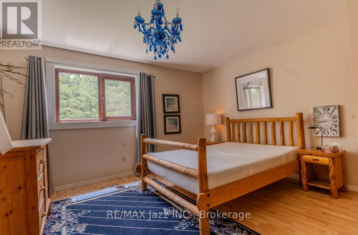 1314 SHEBESHEKONG ROAD - Image 12