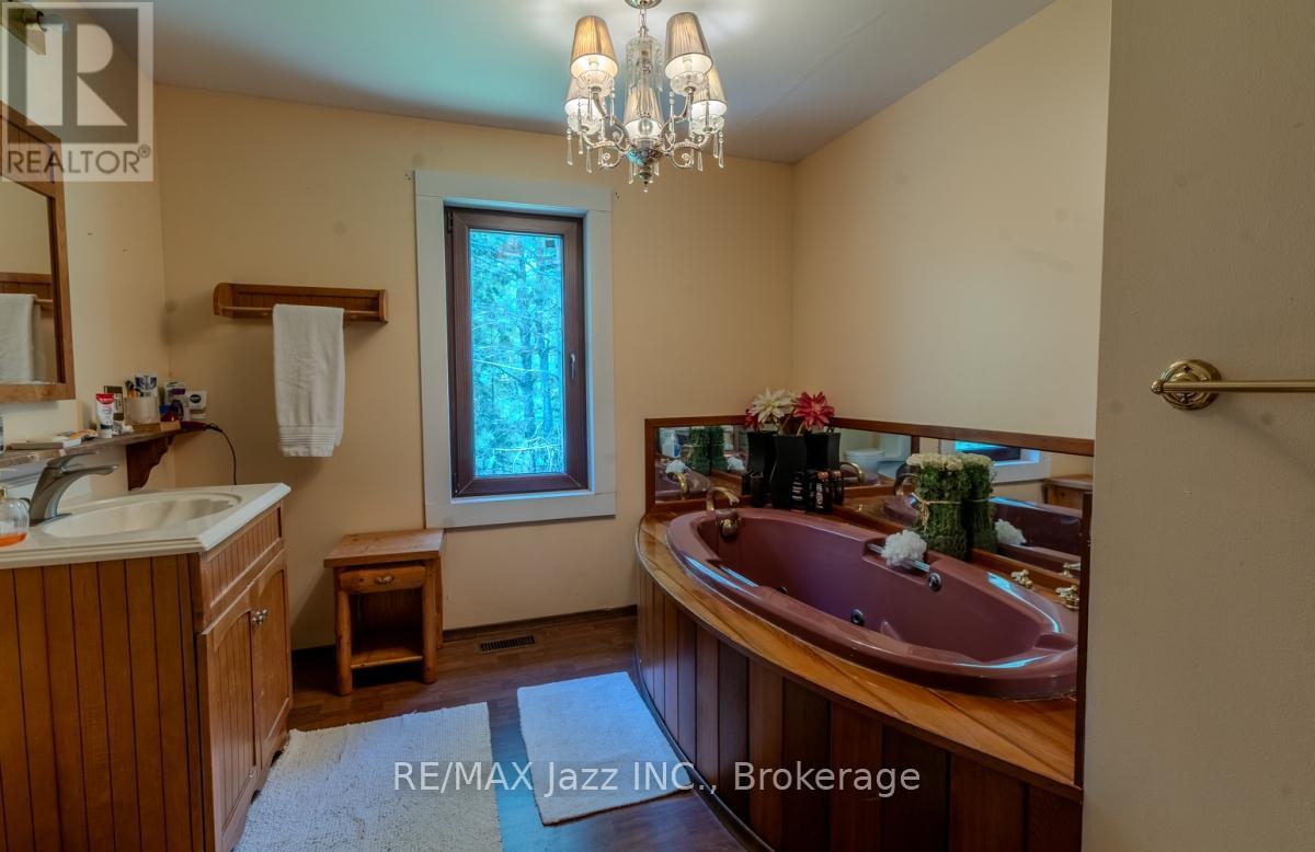 1314 SHEBESHEKONG ROAD - Image 16