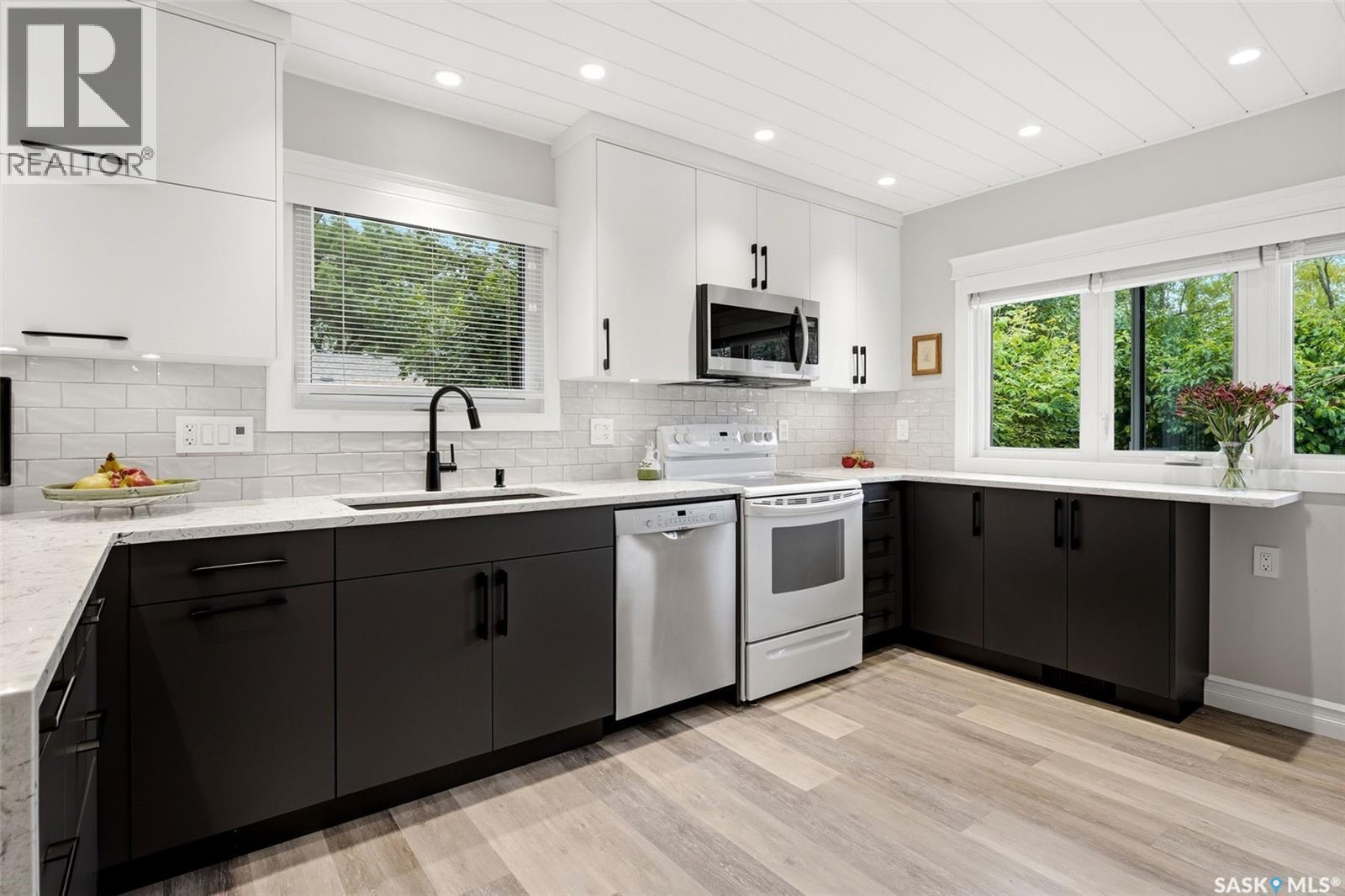 82 Compton ROAD — photo 9