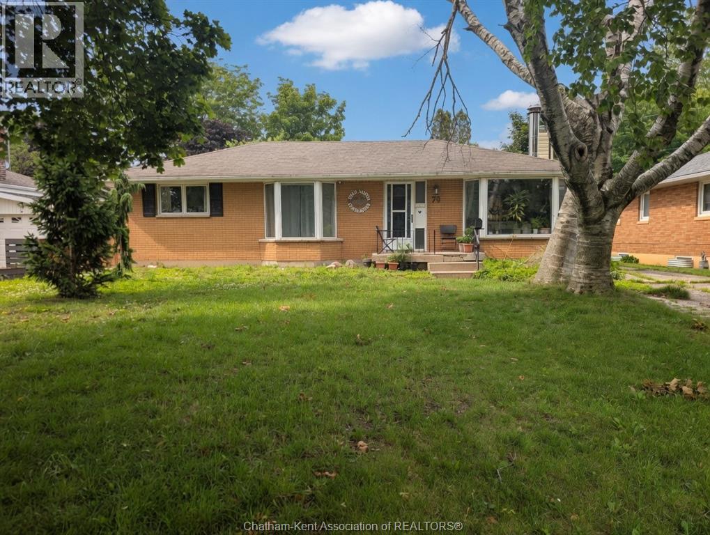 79 Dunvegan DRIVE - 1