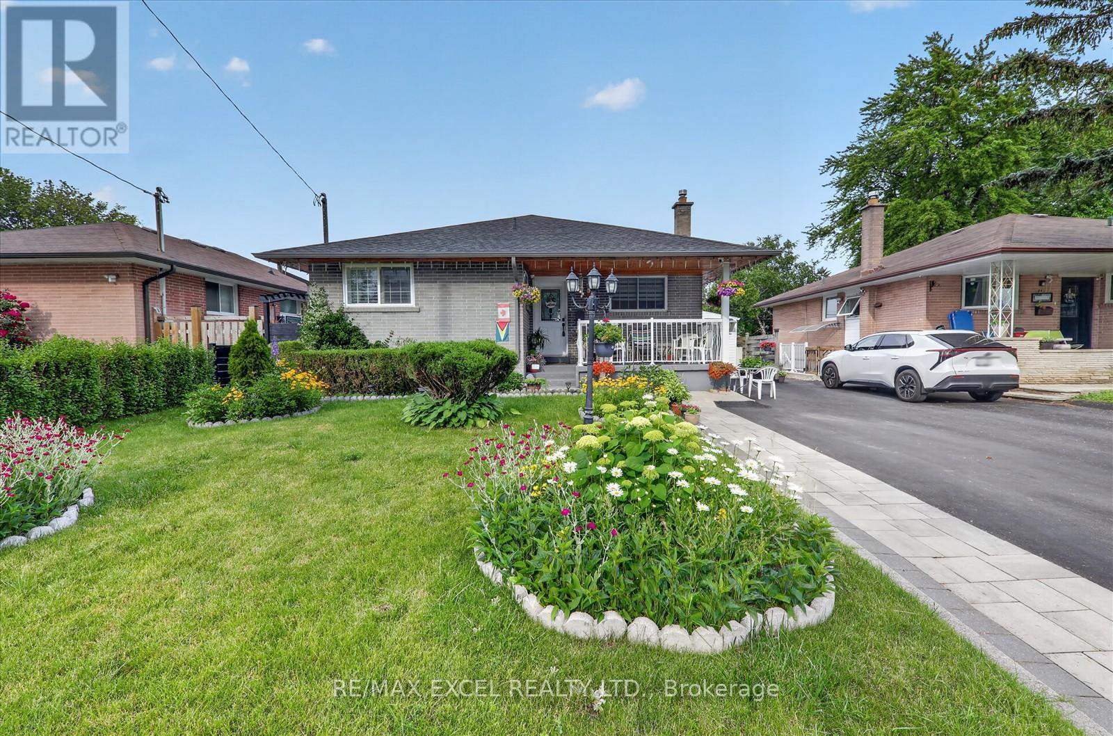 62 SUNDANCE CRESCENT - 2