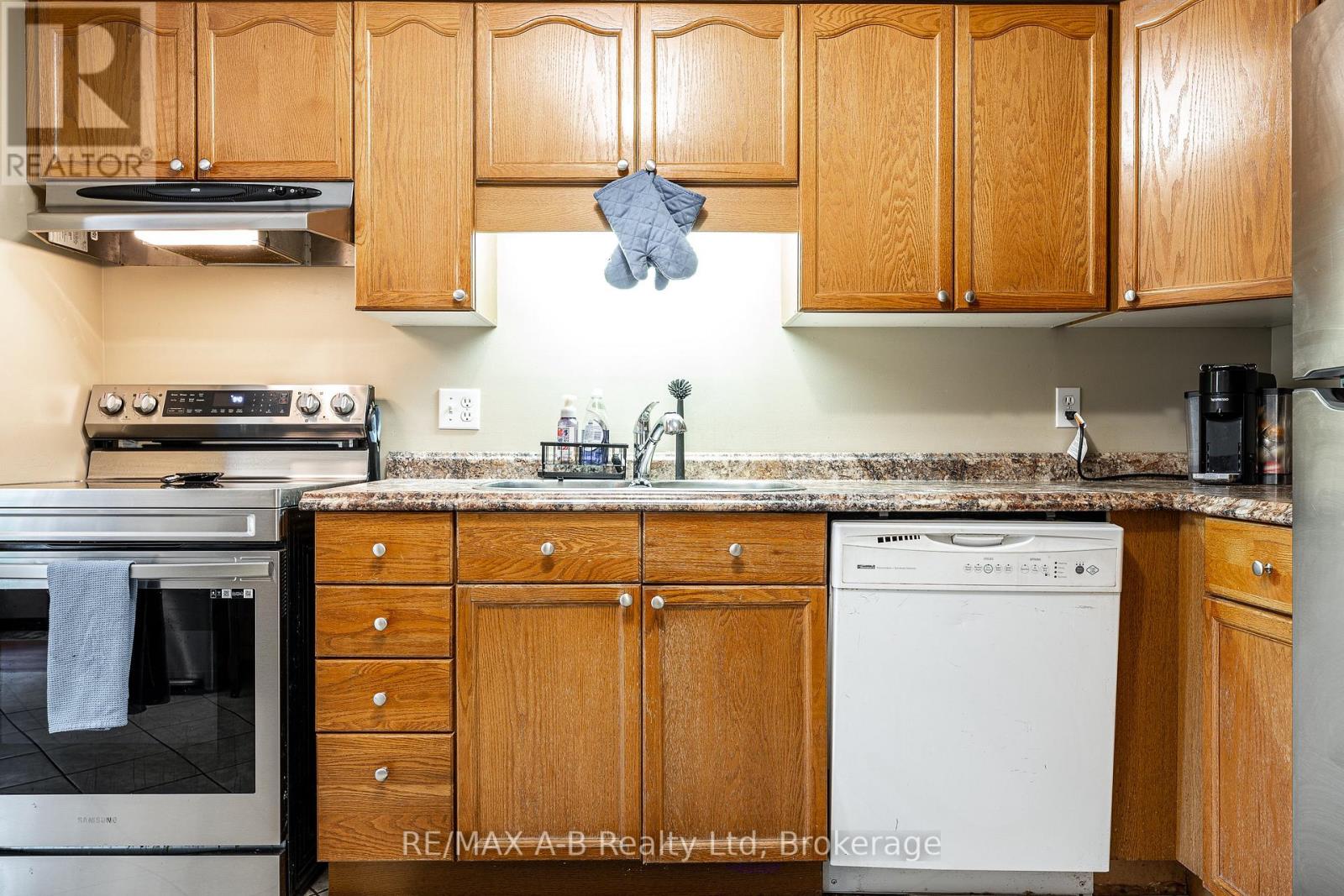 81 SOUTHVALE ROAD - 12