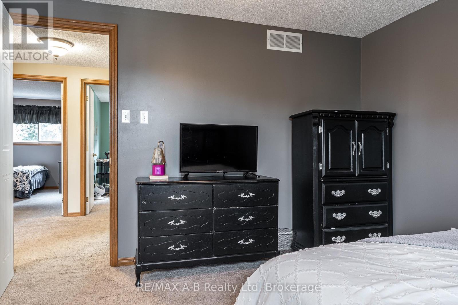 81 SOUTHVALE ROAD - 23