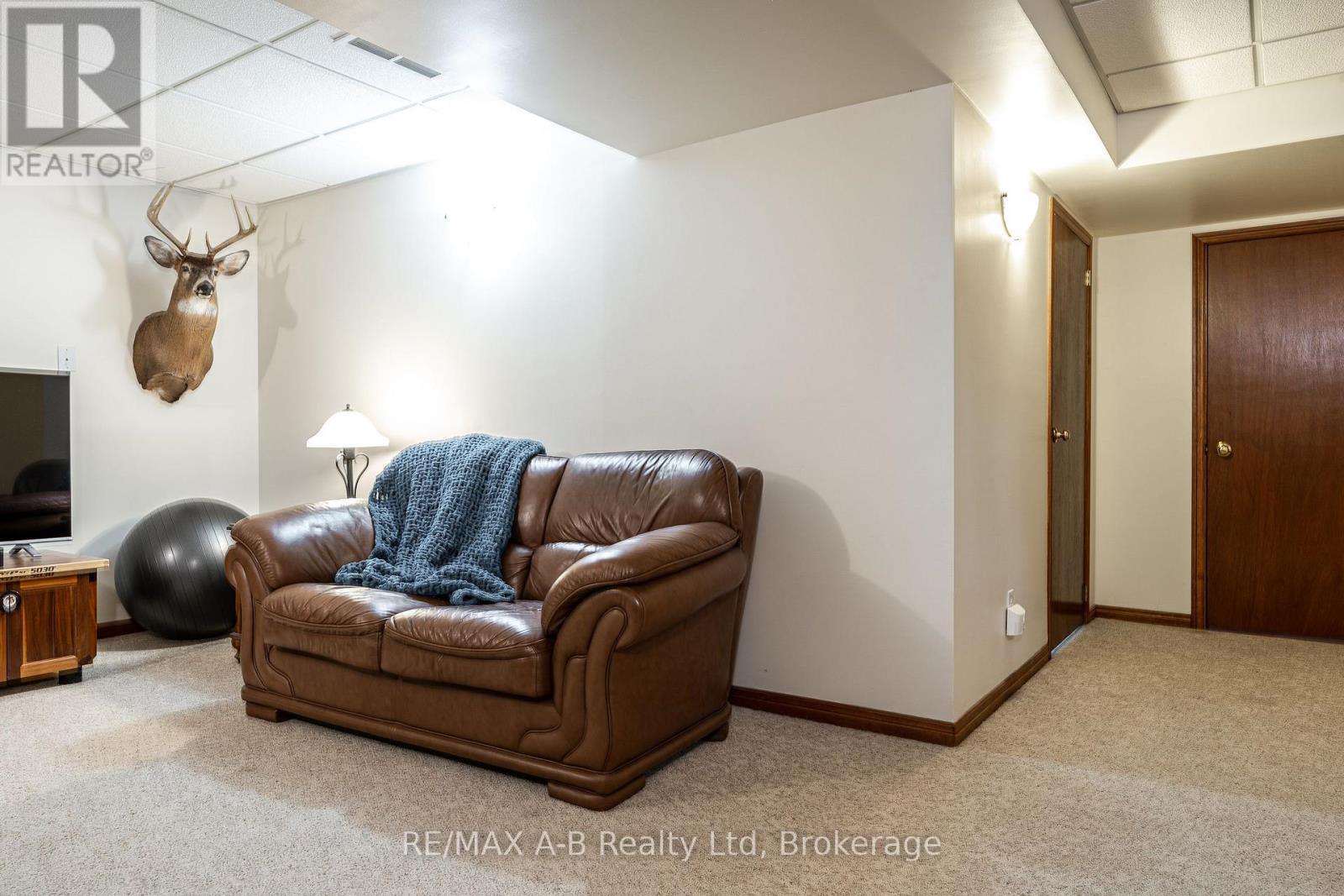 81 SOUTHVALE ROAD - 32