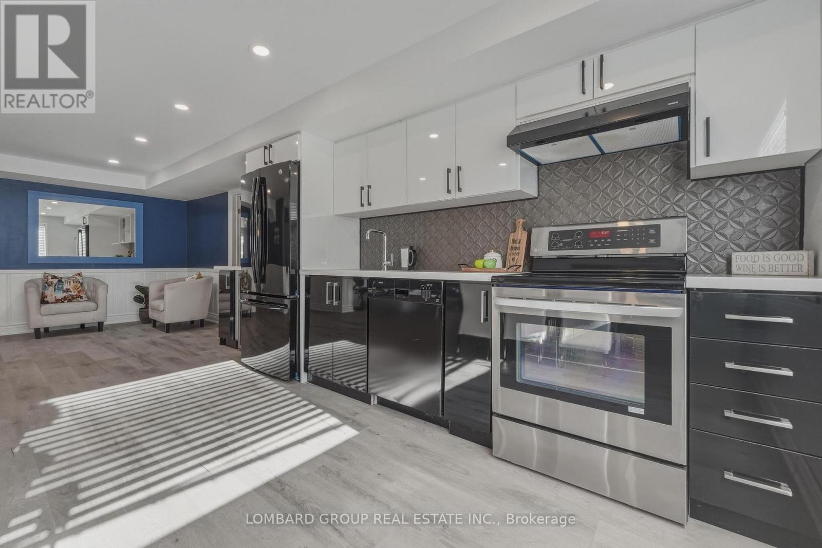 10 WHITMORE COURT - 38