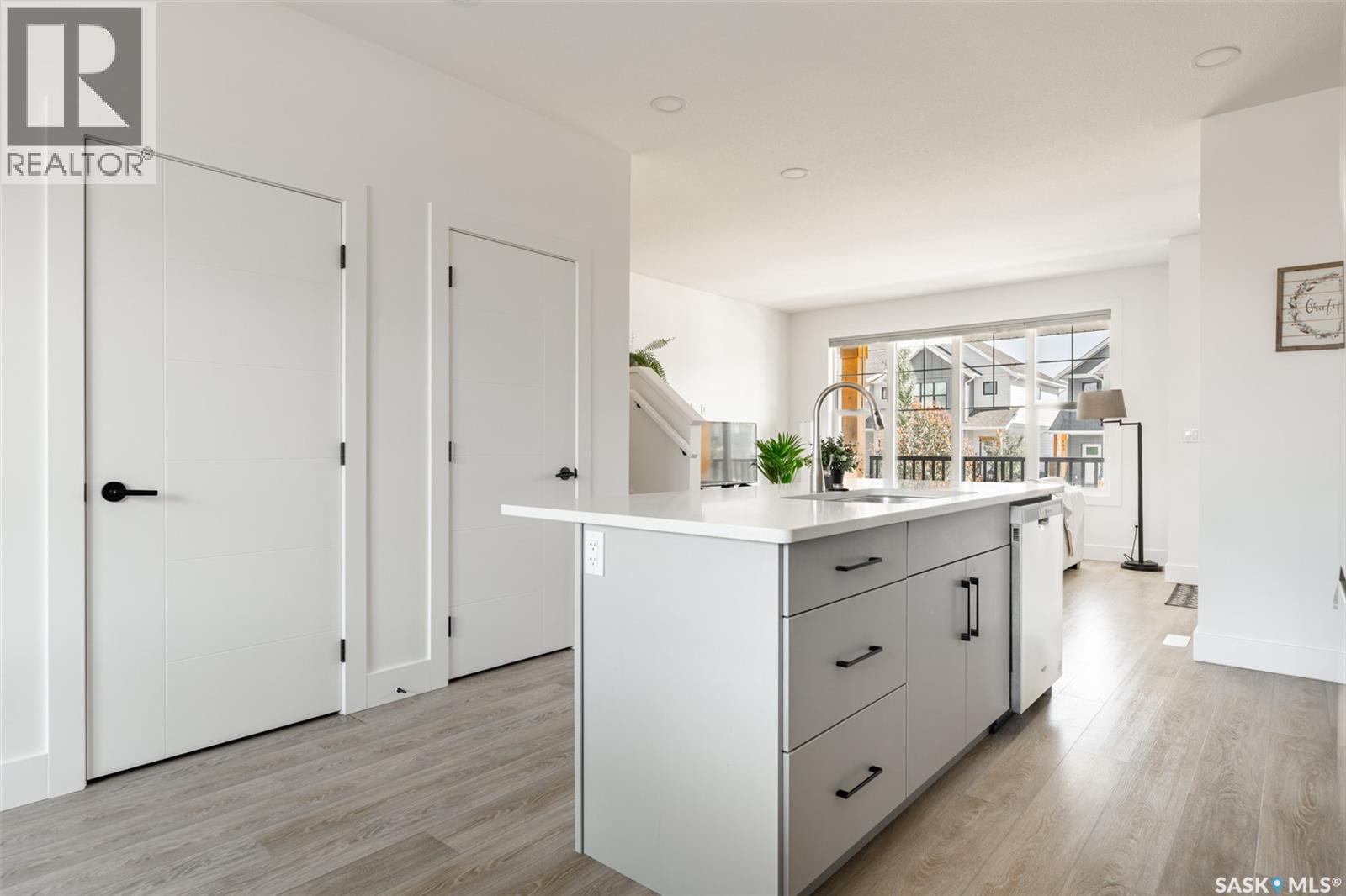 180 Rosewood BOULEVARD E — photo 11