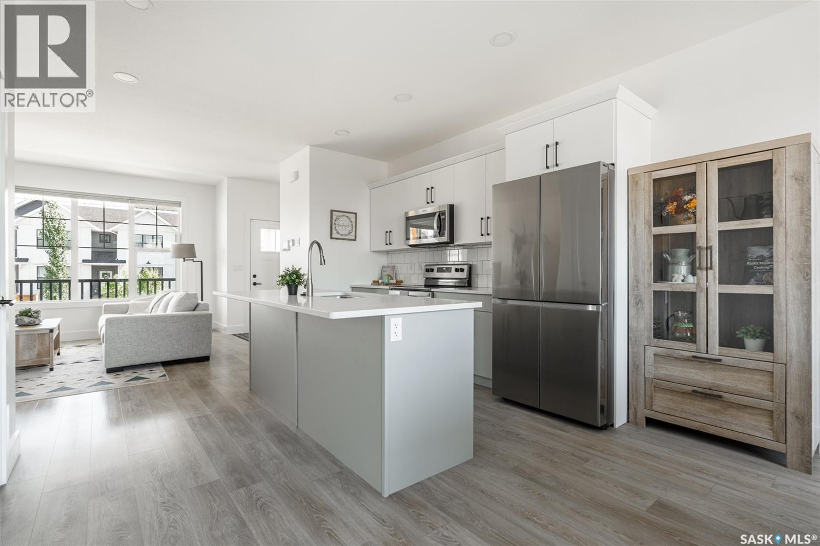 180 Rosewood BOULEVARD E — photo 12