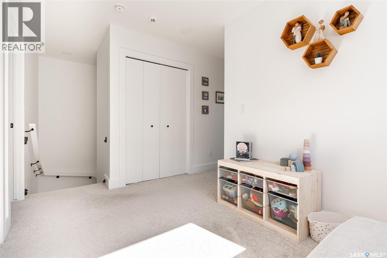 180 Rosewood BOULEVARD E — photo 25