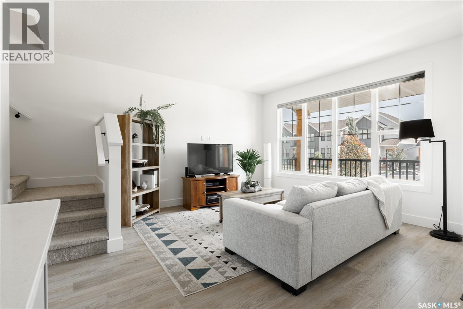 180 Rosewood BOULEVARD E - photo 3