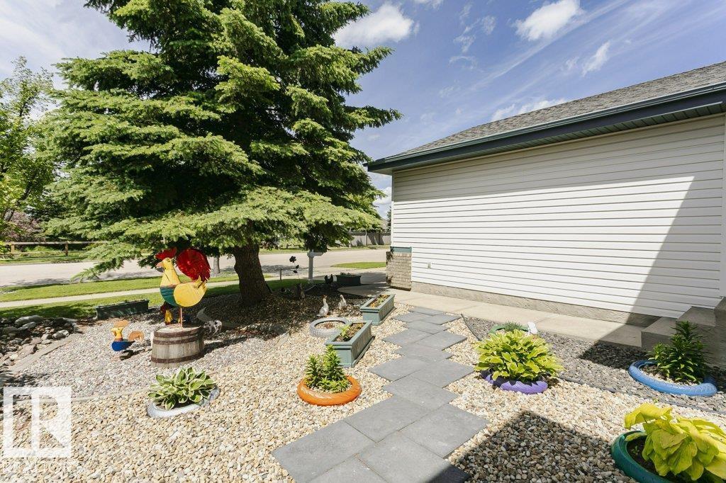 46 CLARKDALE DR — photo 13