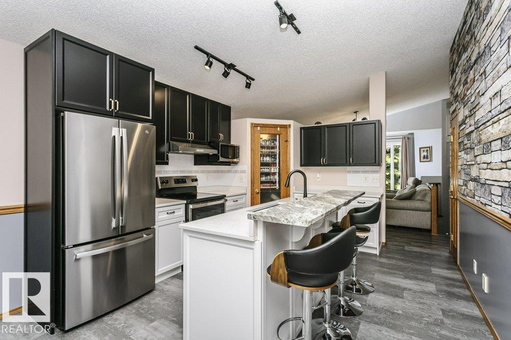 46 CLARKDALE DR — photo 7