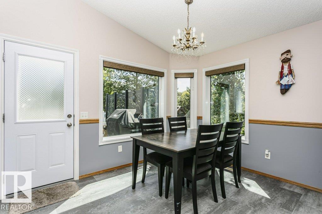 46 CLARKDALE DR — photo 8