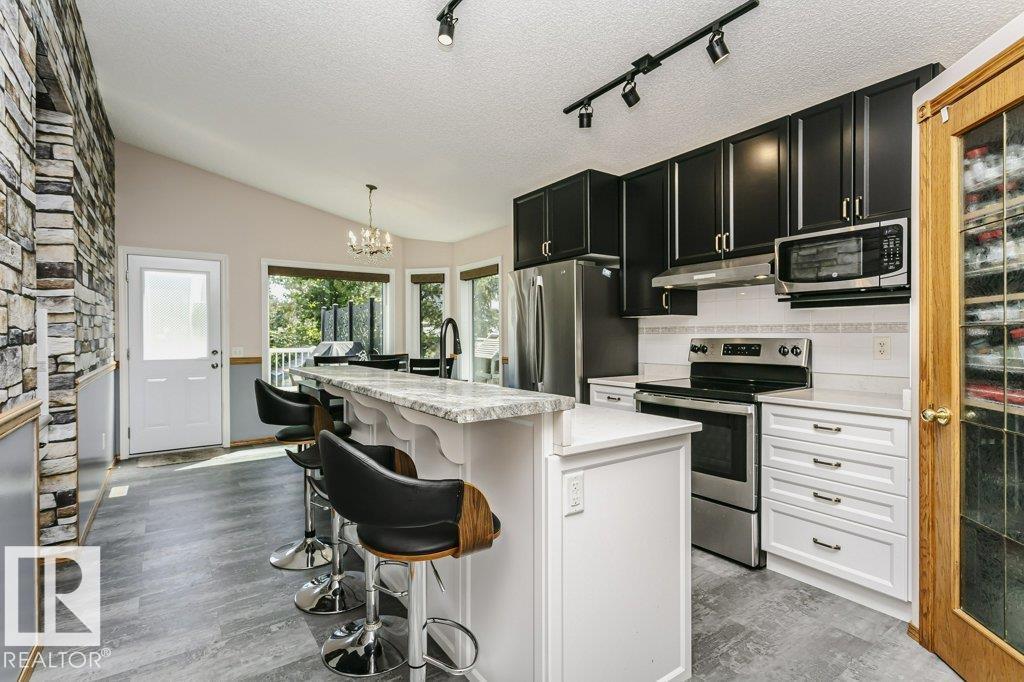 46 CLARKDALE DR — photo 20