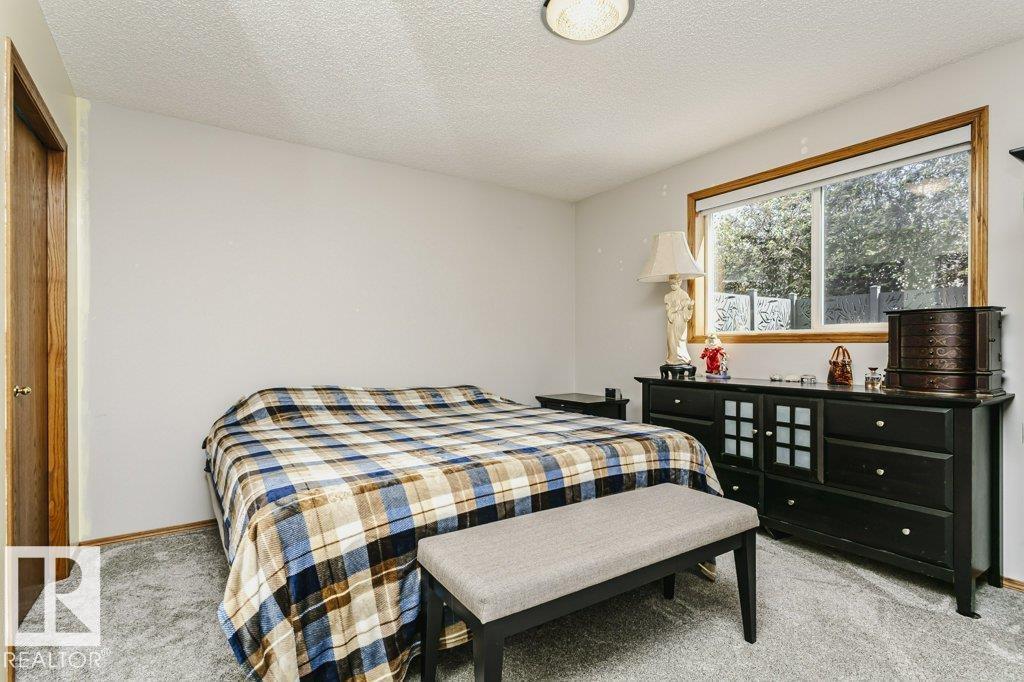 46 CLARKDALE DR — photo 23