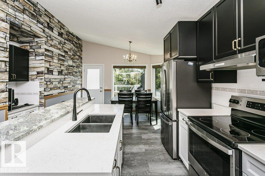 46 CLARKDALE DR — photo 21