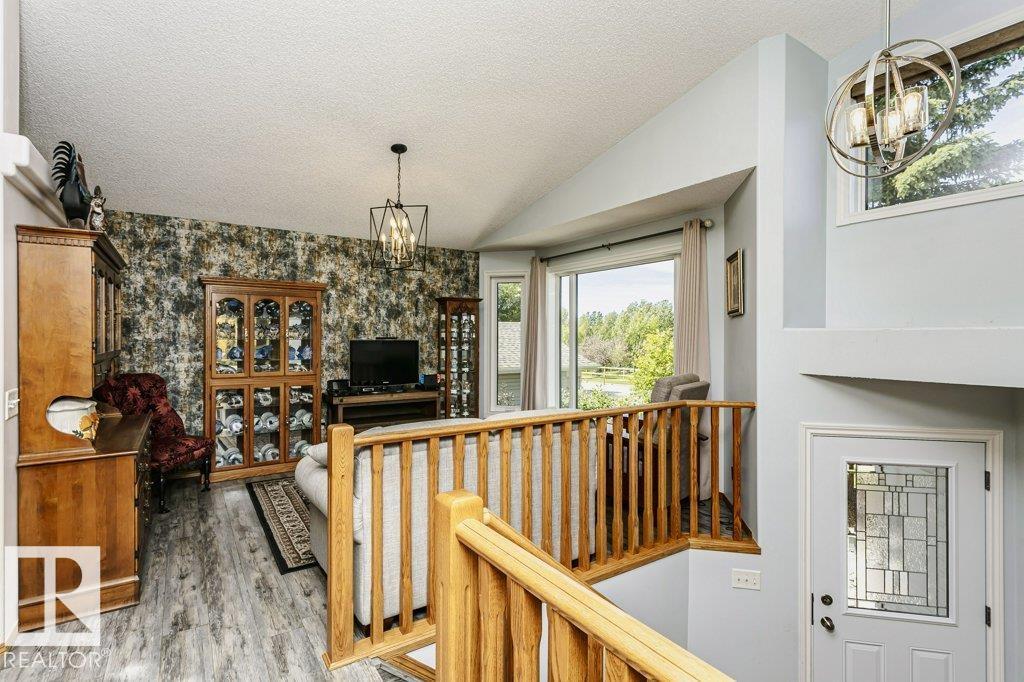 46 CLARKDALE DR — photo 18