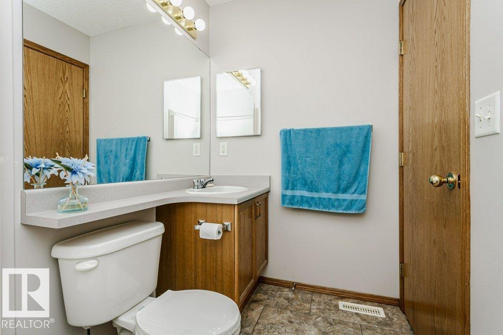 46 CLARKDALE DR — photo 42