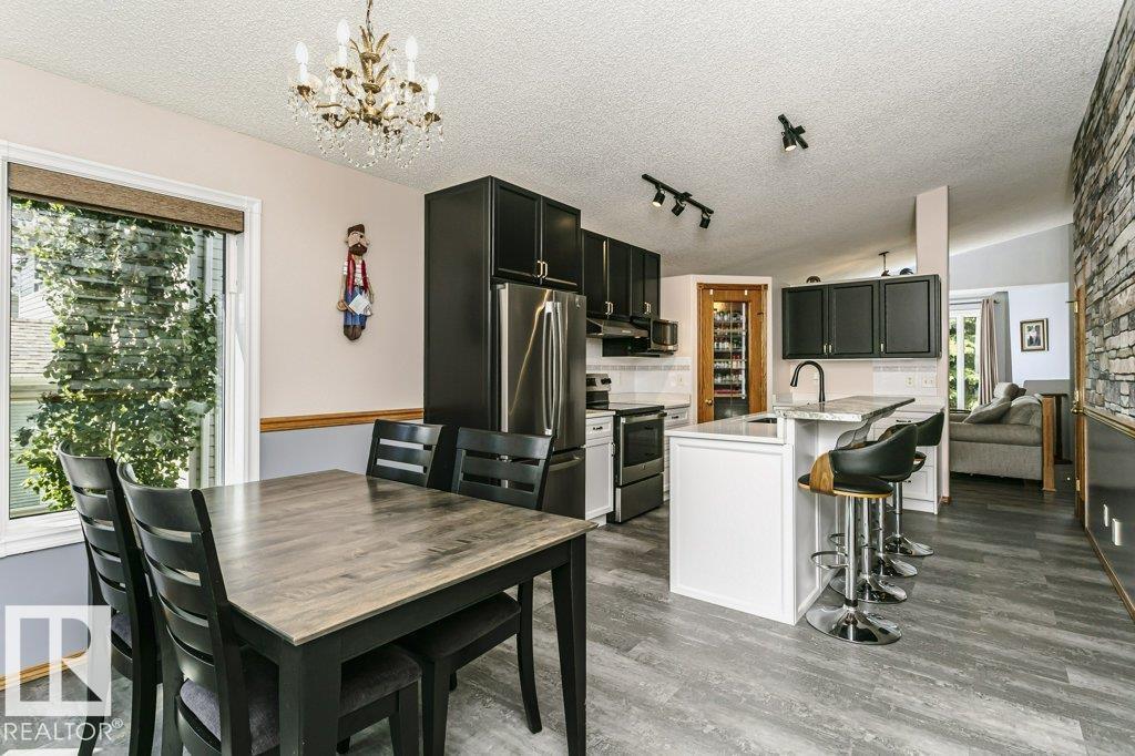 46 CLARKDALE DR — photo 22