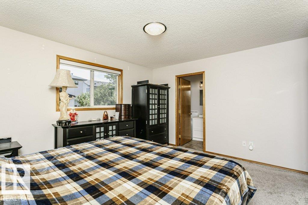 46 CLARKDALE DR — photo 35