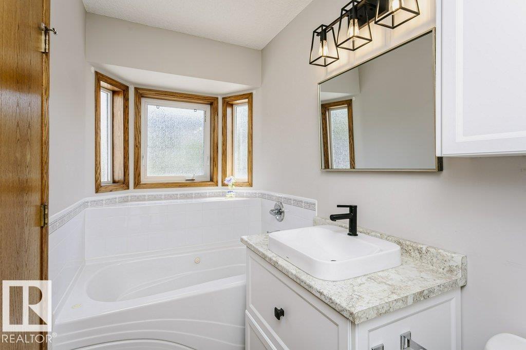 46 CLARKDALE DR — photo 37