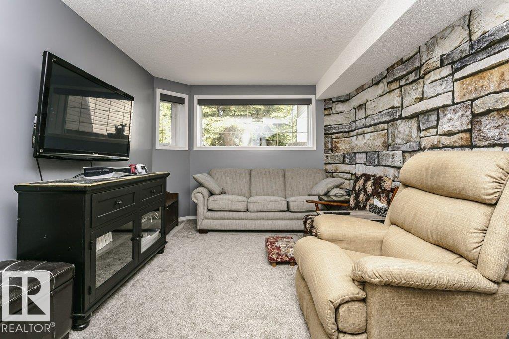 46 CLARKDALE DR — photo 46
