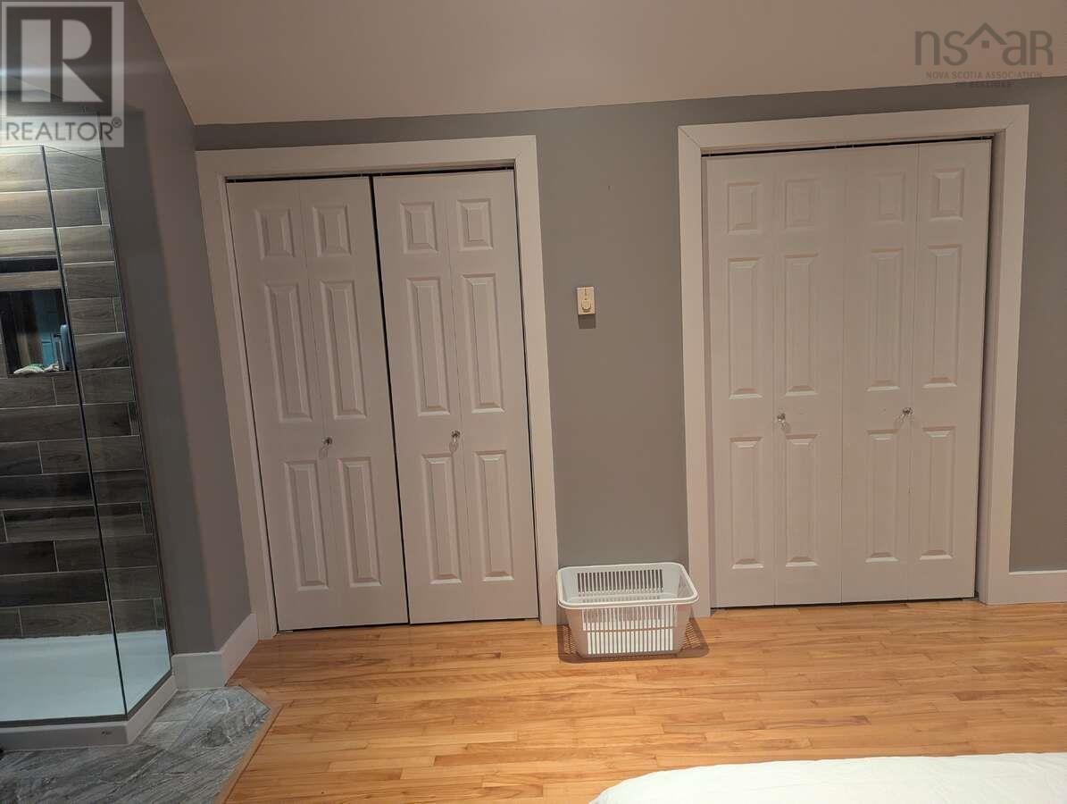 368 Lakeshore Drive - 12