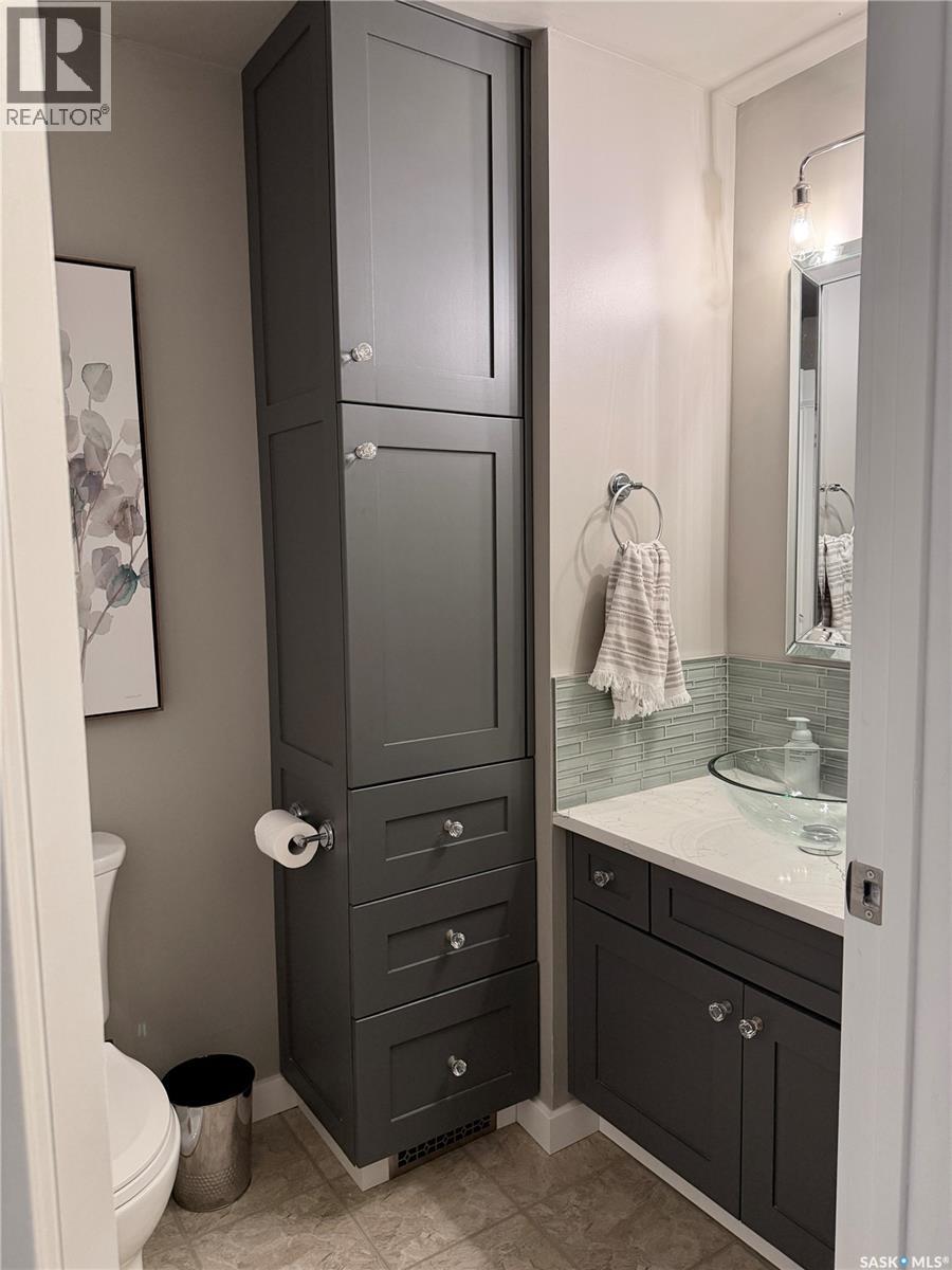 208 James STREET — photo 21