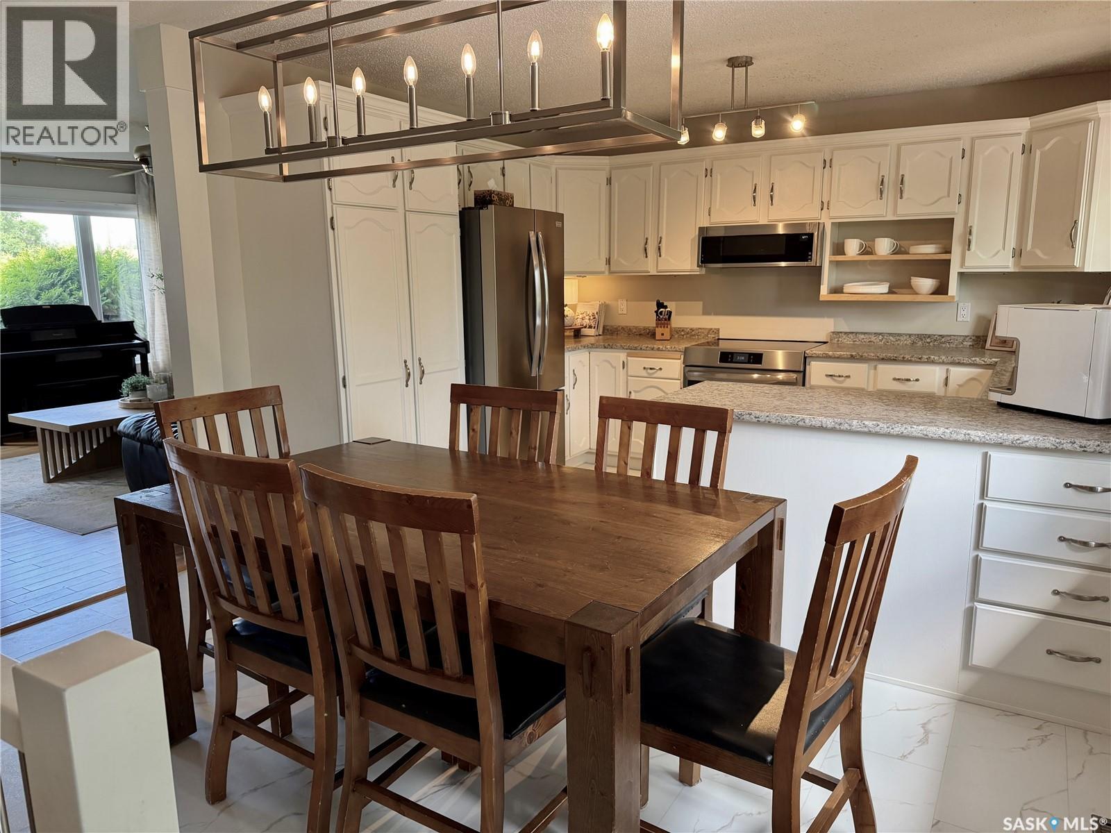 208 James STREET — photo 8