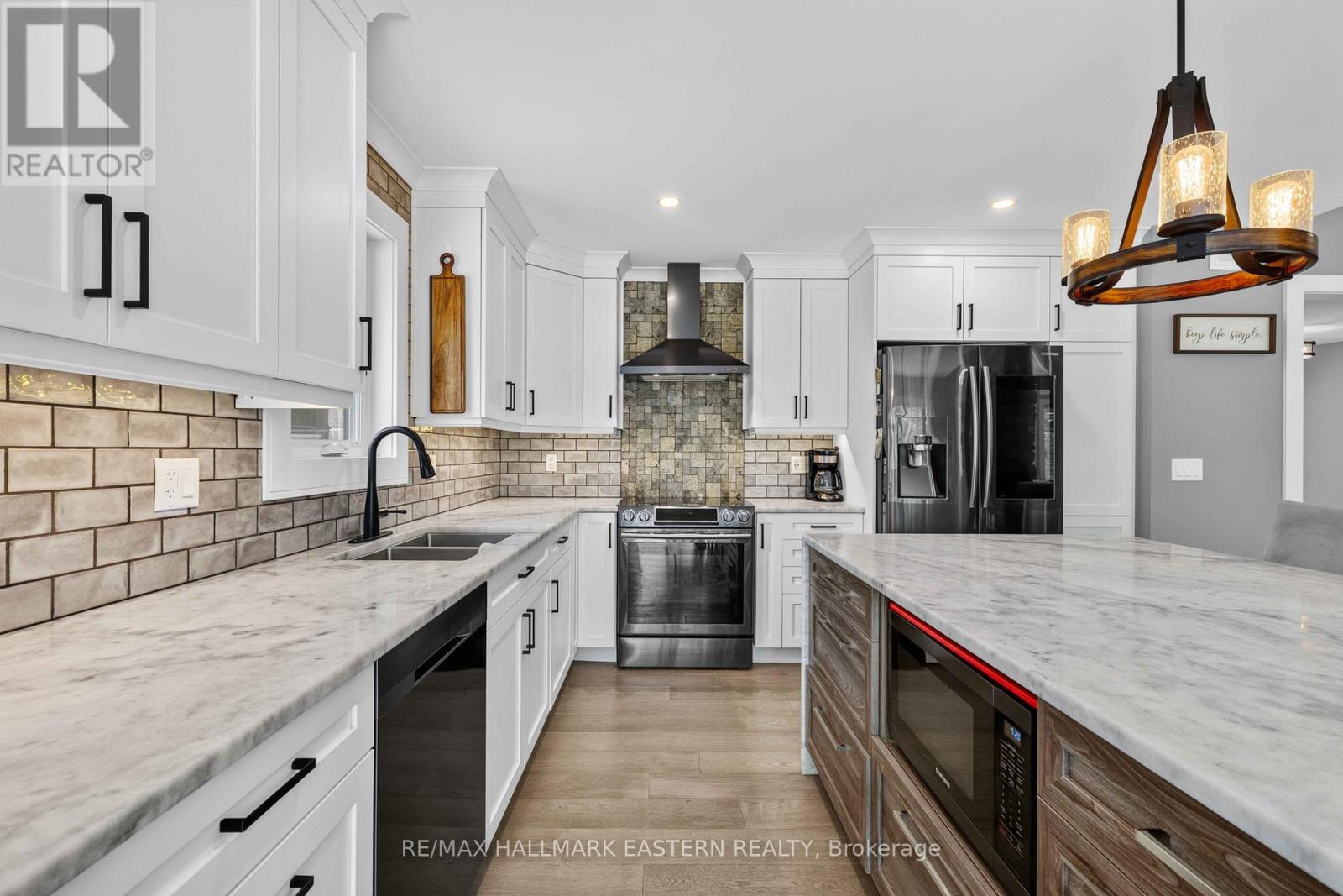 202 RICHARDSON ROAD E - 10