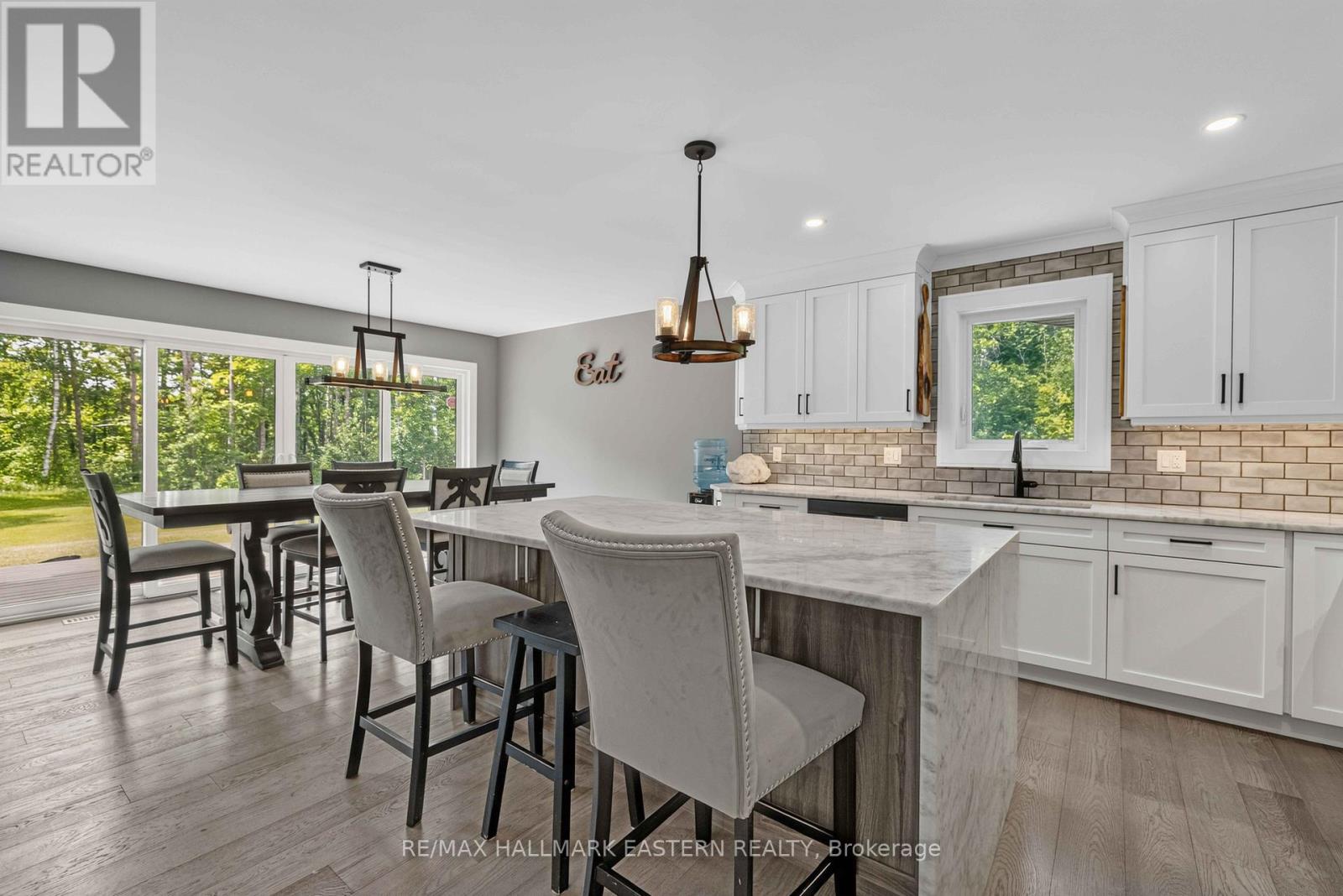 202 RICHARDSON ROAD E - 11