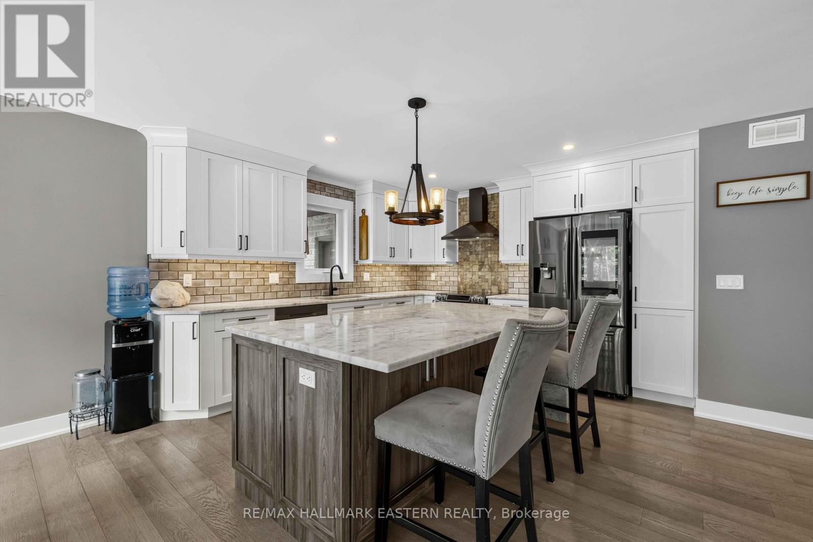 202 RICHARDSON ROAD E - 12