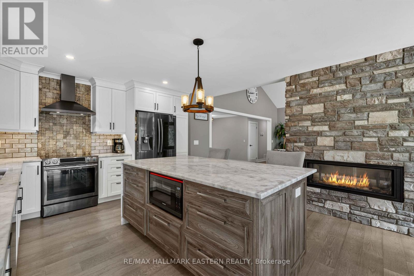 202 RICHARDSON ROAD E - 13