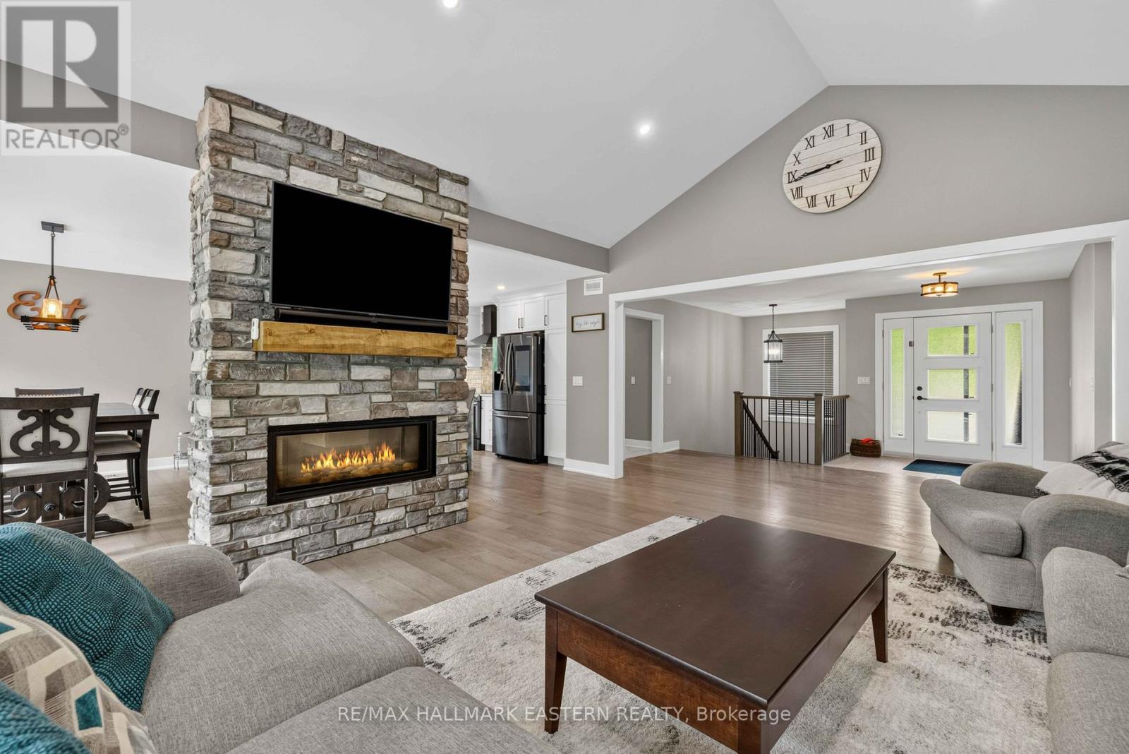 202 RICHARDSON ROAD E - 5