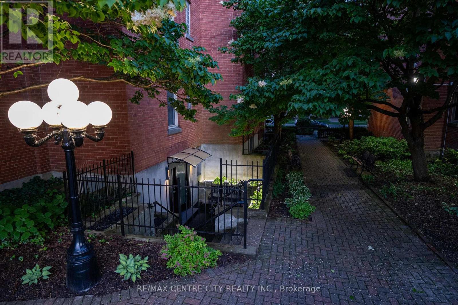 #1 280 QUEENS AVENUE - 1
