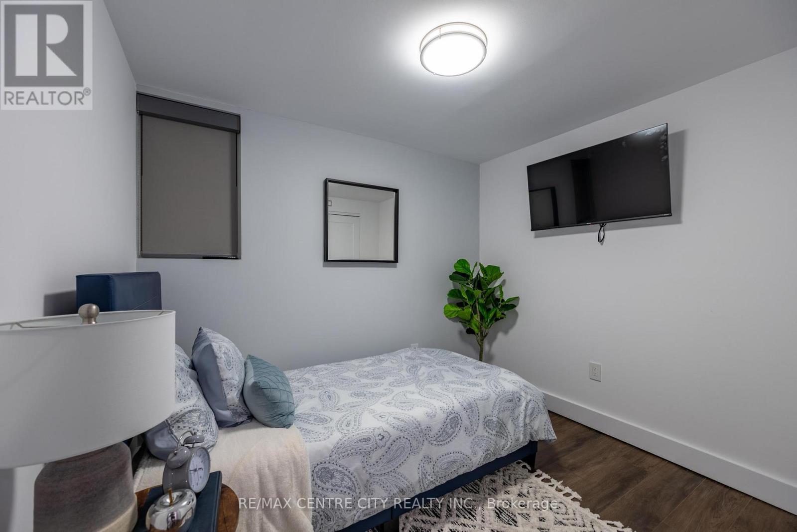 #1 280 QUEENS AVENUE - 17