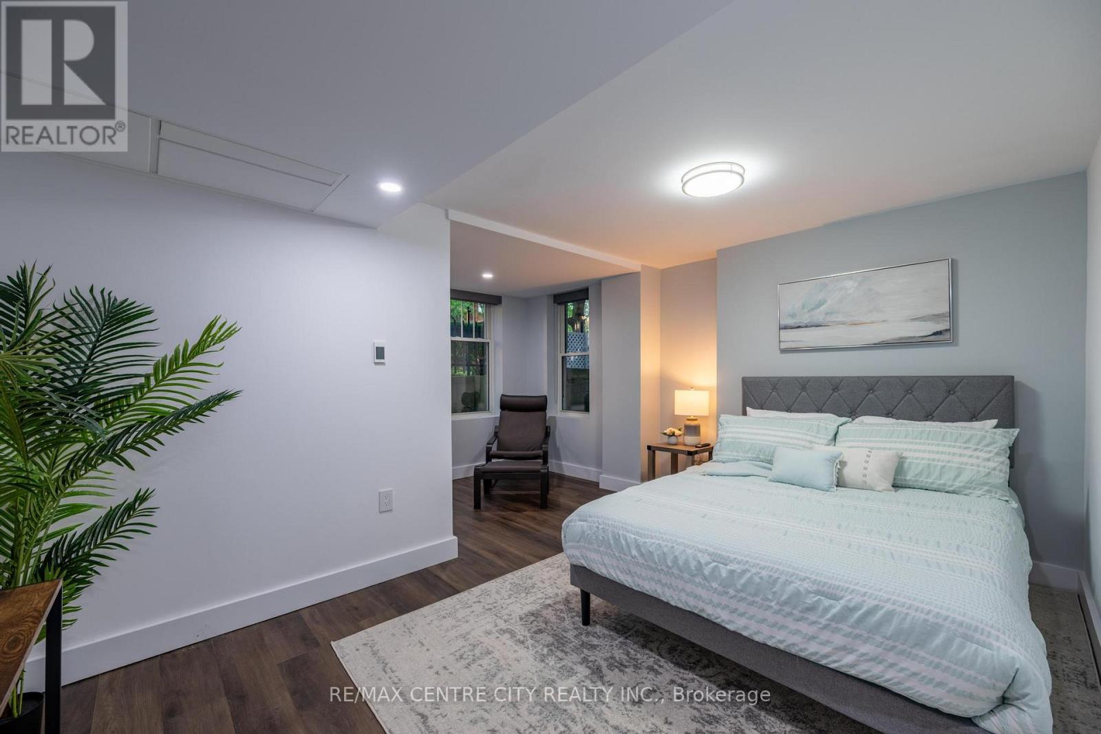 #1 280 QUEENS AVENUE - 19