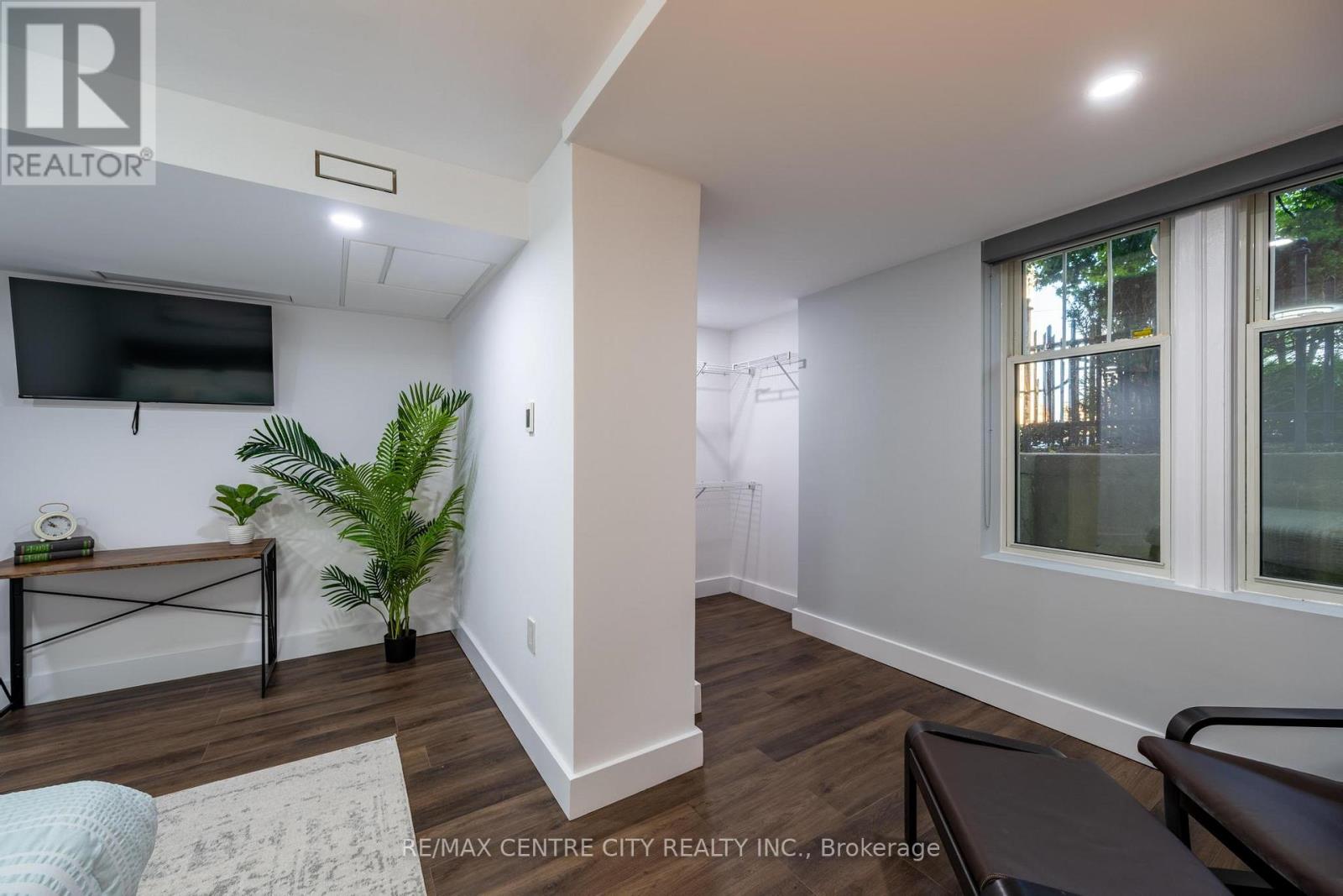 #1 280 QUEENS AVENUE - 20