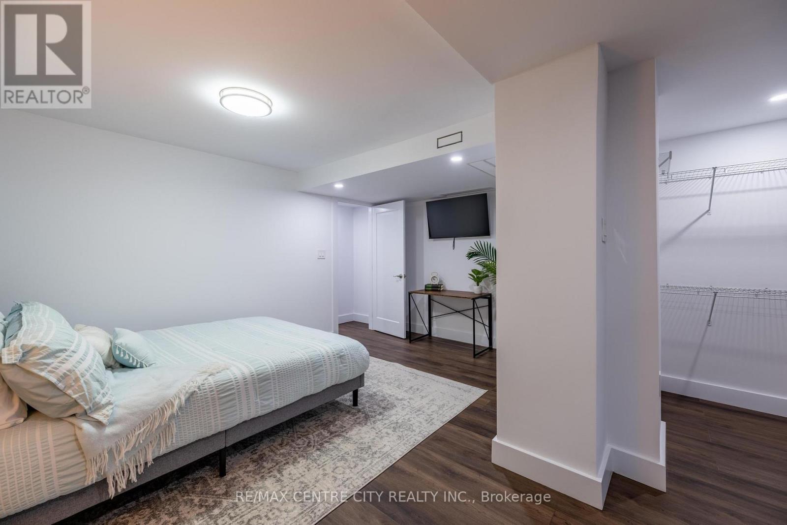 #1 280 QUEENS AVENUE - 21