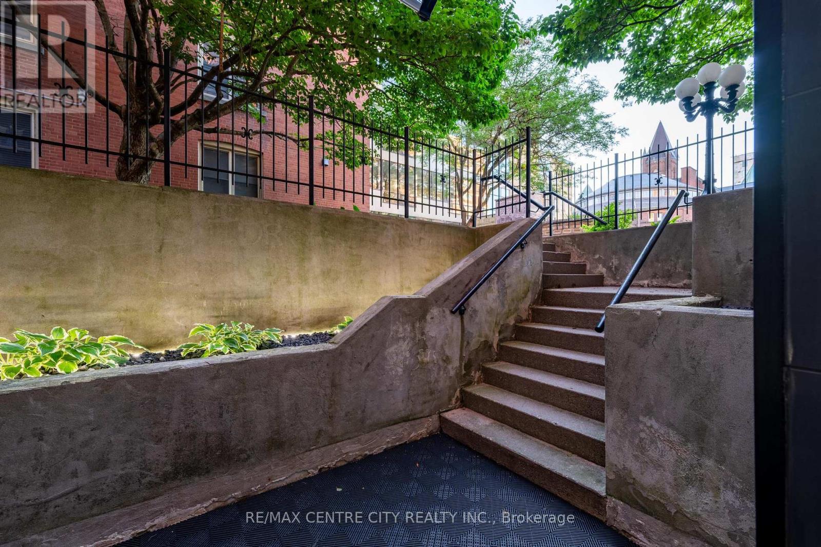 #1 280 QUEENS AVENUE - 26