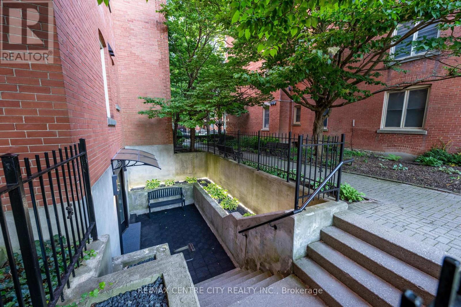 #1 280 QUEENS AVENUE - 27