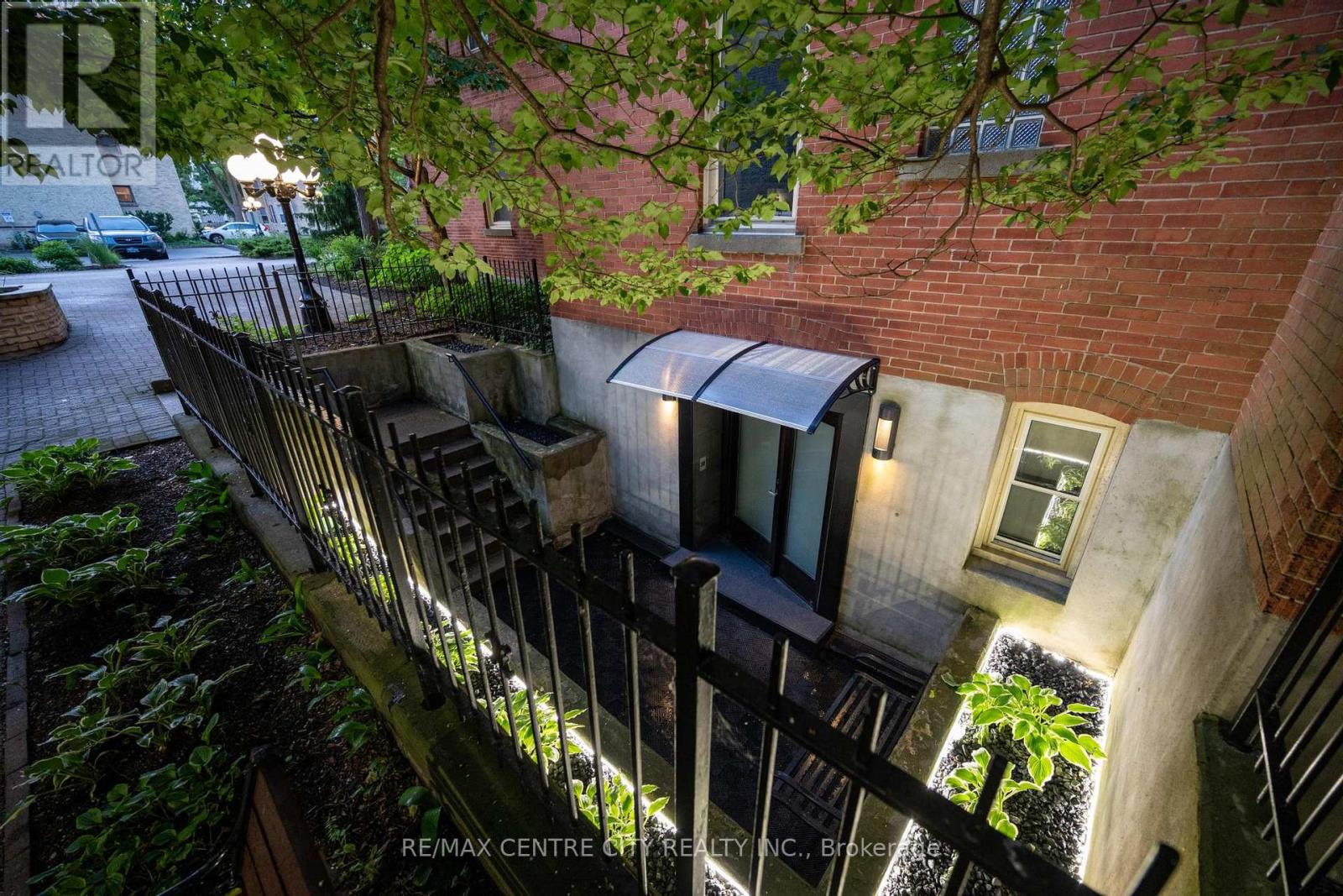 #1 280 QUEENS AVENUE - 3
