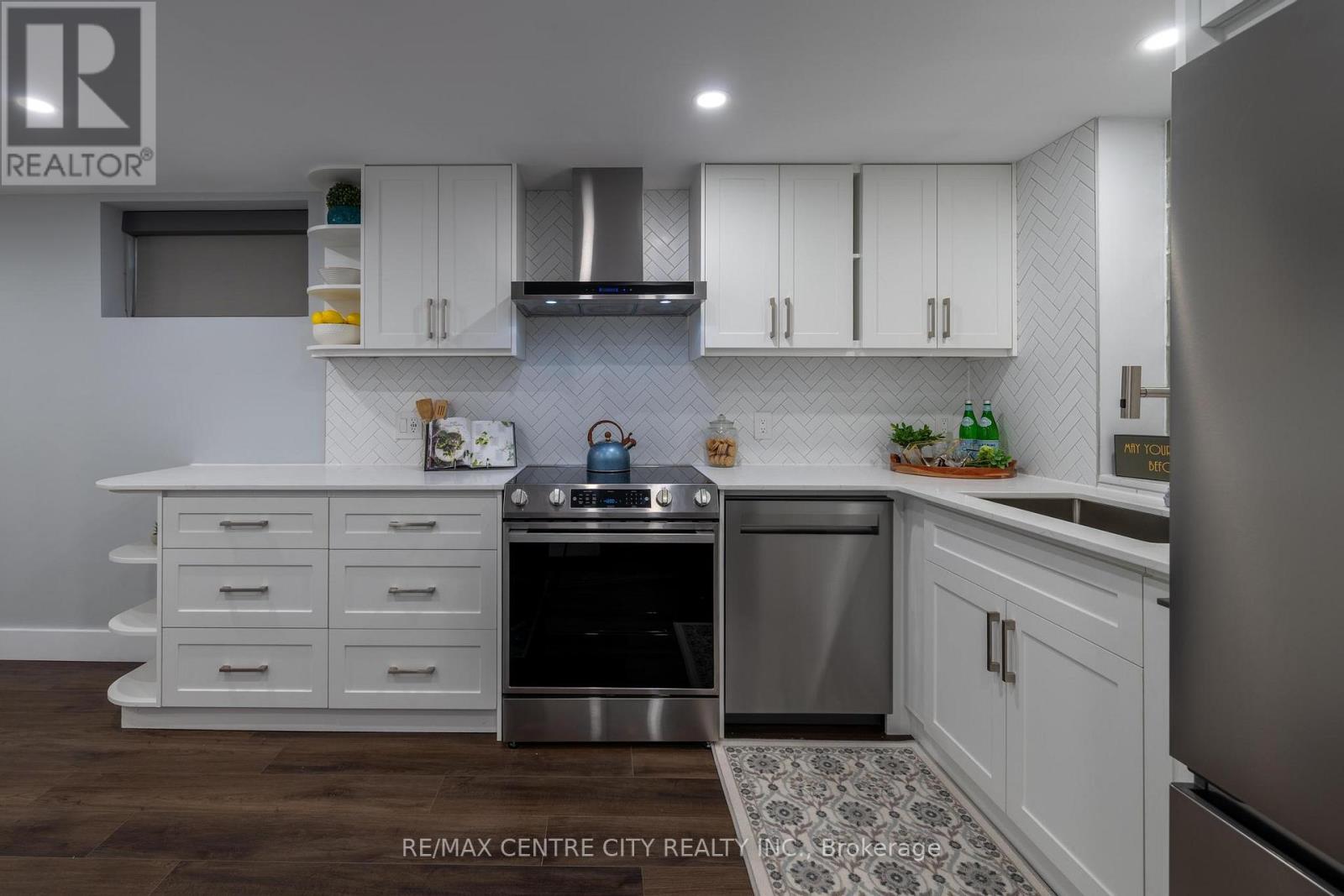#1 280 QUEENS AVENUE - 6