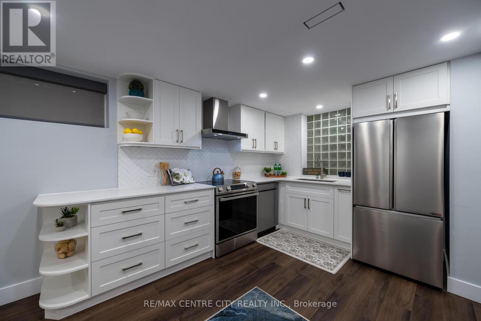 #1 280 QUEENS AVENUE - 7