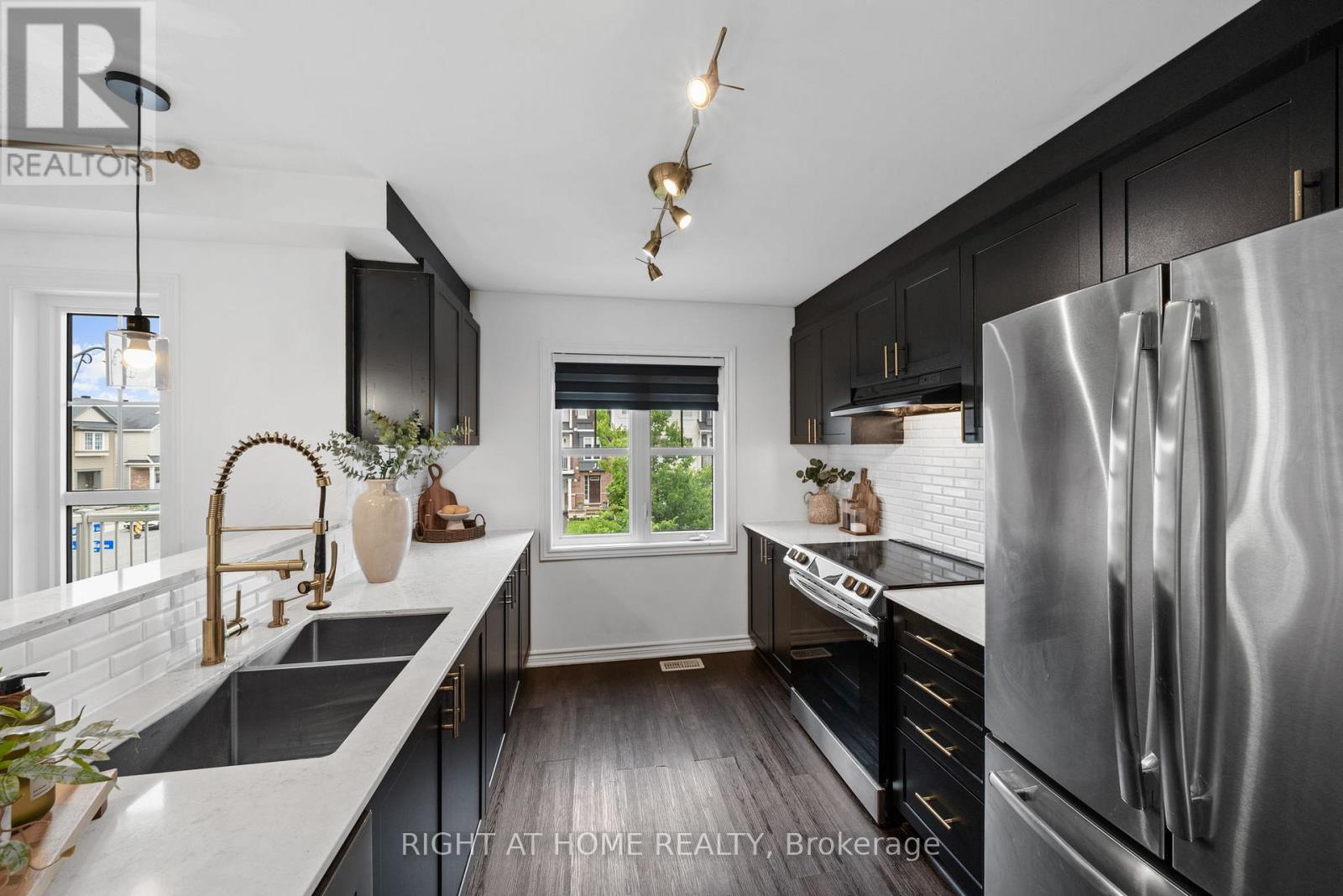 2 Bed, 2 Bath House for Sale in Ottawa – 403 GERARDIA LANE, Ottawa – MLS# X13497366 - Image 10